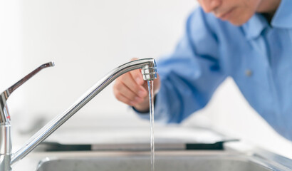 水道屋は資格がなくても働ける？東京都足立区のひまわり水道設備でプロへ！|ひまわり水道設備